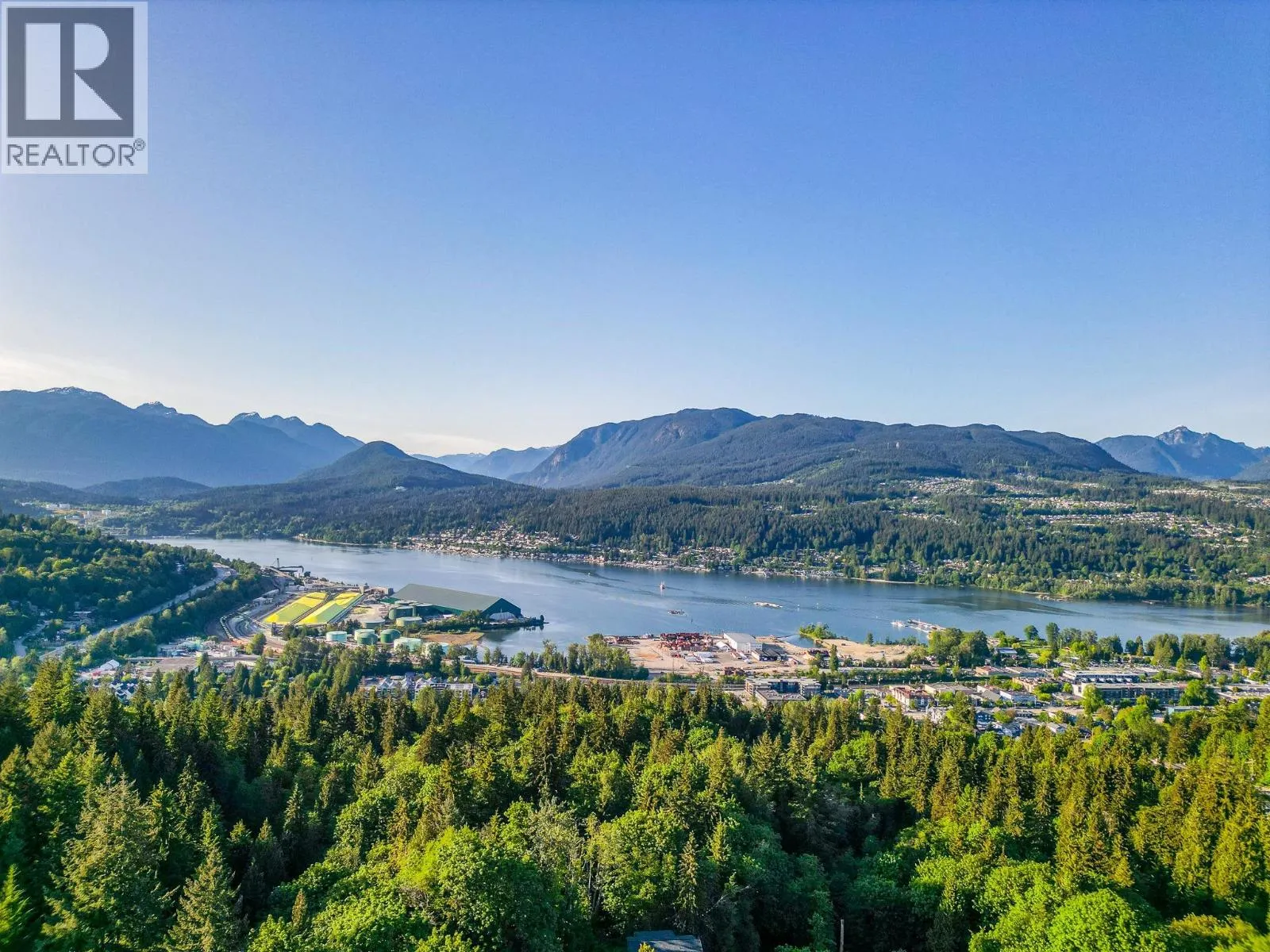 House for rent: 1124 Luxton Square, Coquitlam, British Columbia V3J 5E1