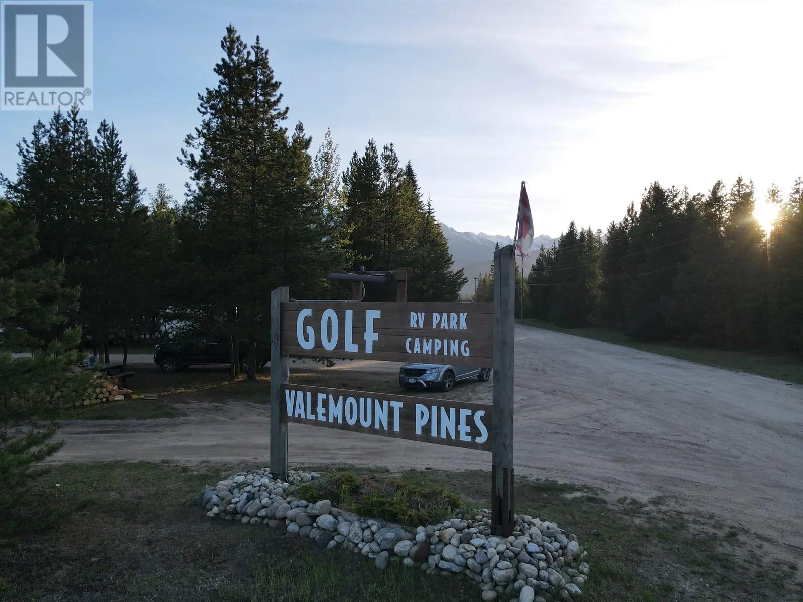 1125 5 Highway, Valemount, British Columbia V0E 2Z0