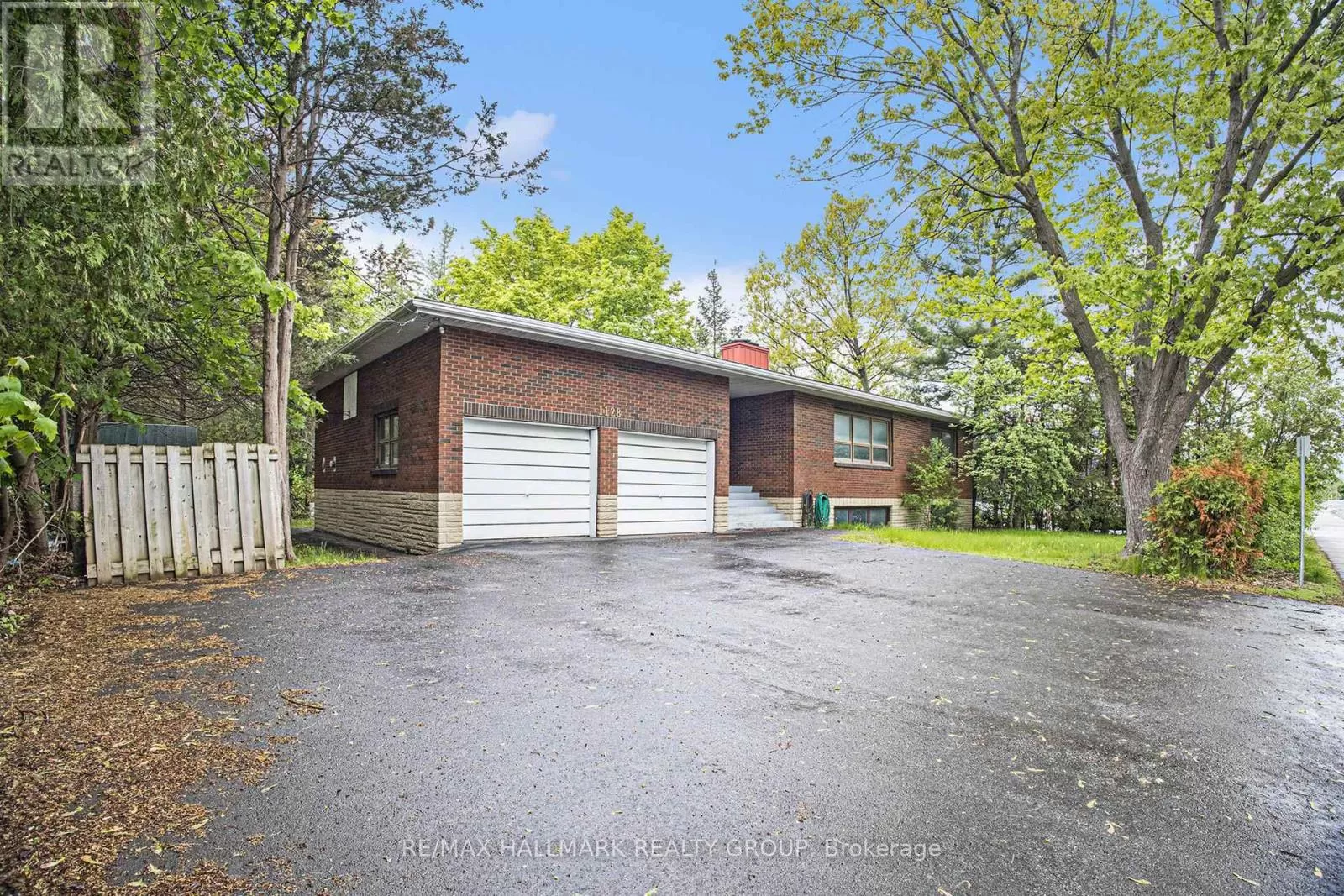 House for rent: 1128 Cummings Avenue, Ottawa, Ontario K1J 7R8