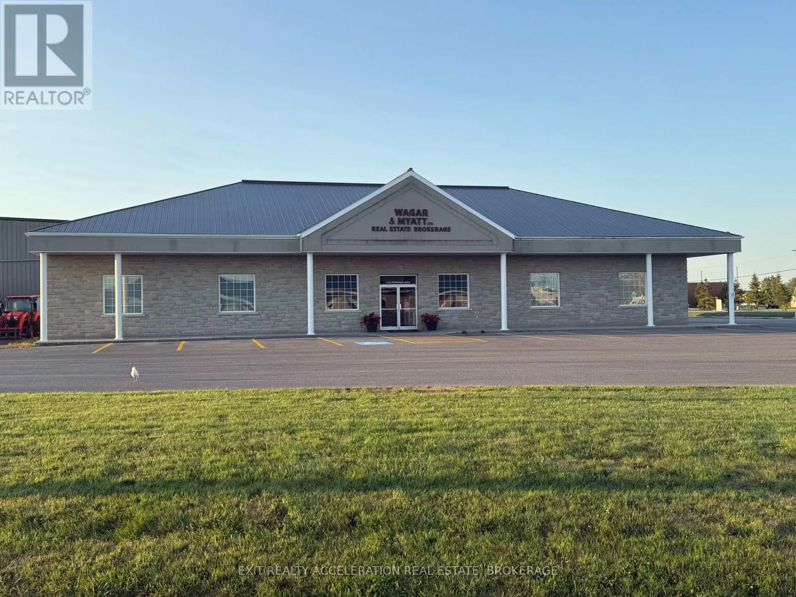 Offices for rent: 112a Industrial Boulevard, Greater Napanee, Ontario K7R 3Z1