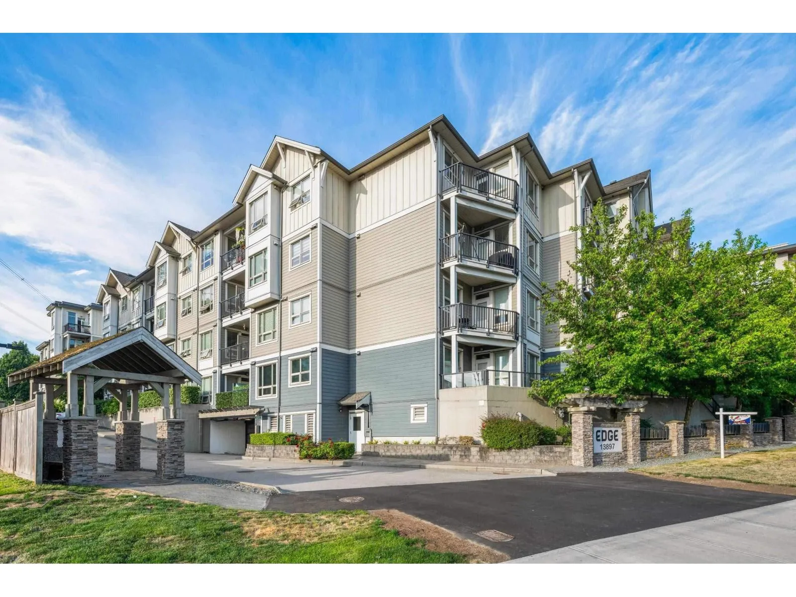 Apartment for rent: 113 13897 Fraser Highway, Surrey, British Columbia V3T 4E6