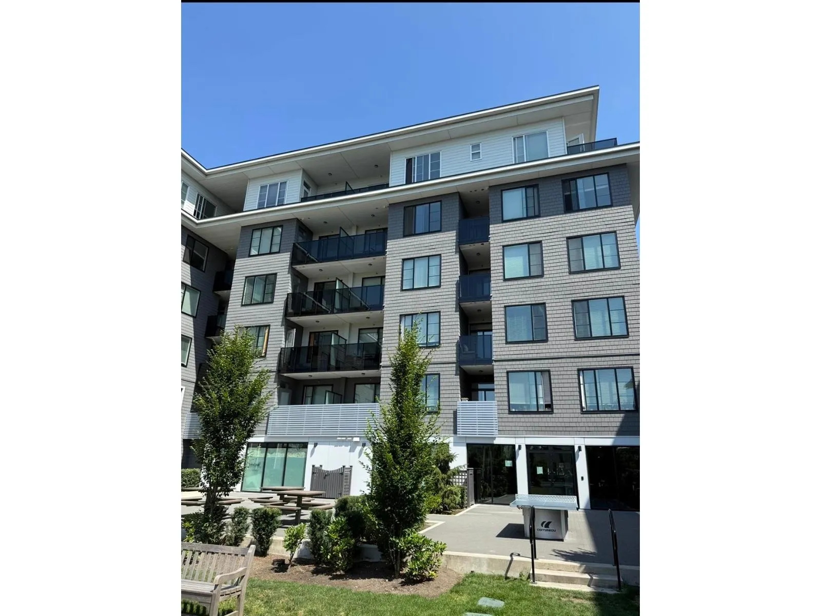 Apartment for rent: 113 15858 Fraser Highway, Surrey, British Columbia V4N 6X4