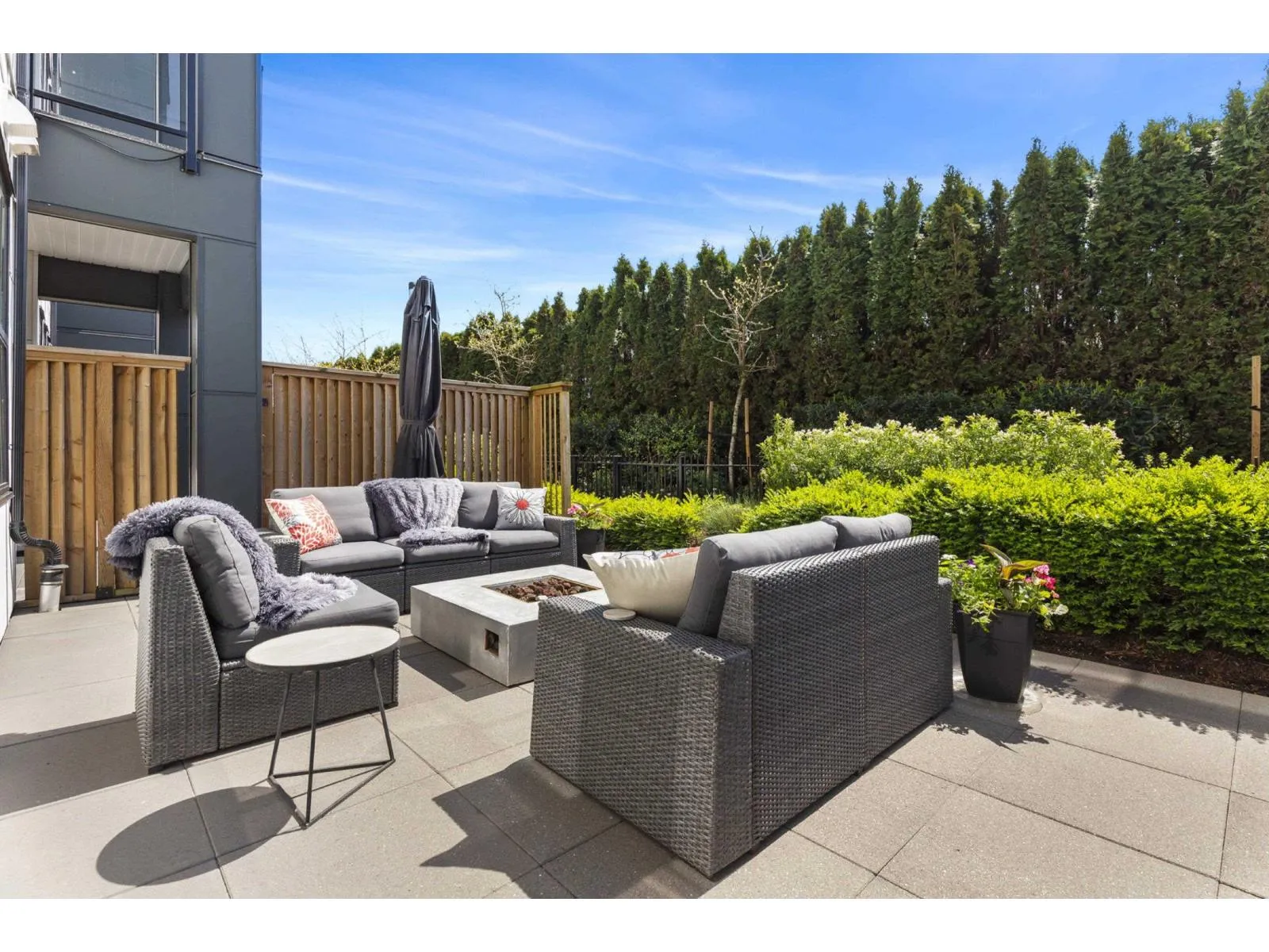 Apartment for rent: 113 2120 Gladwin Road, Abbotsford, British Columbia V2S 0L7