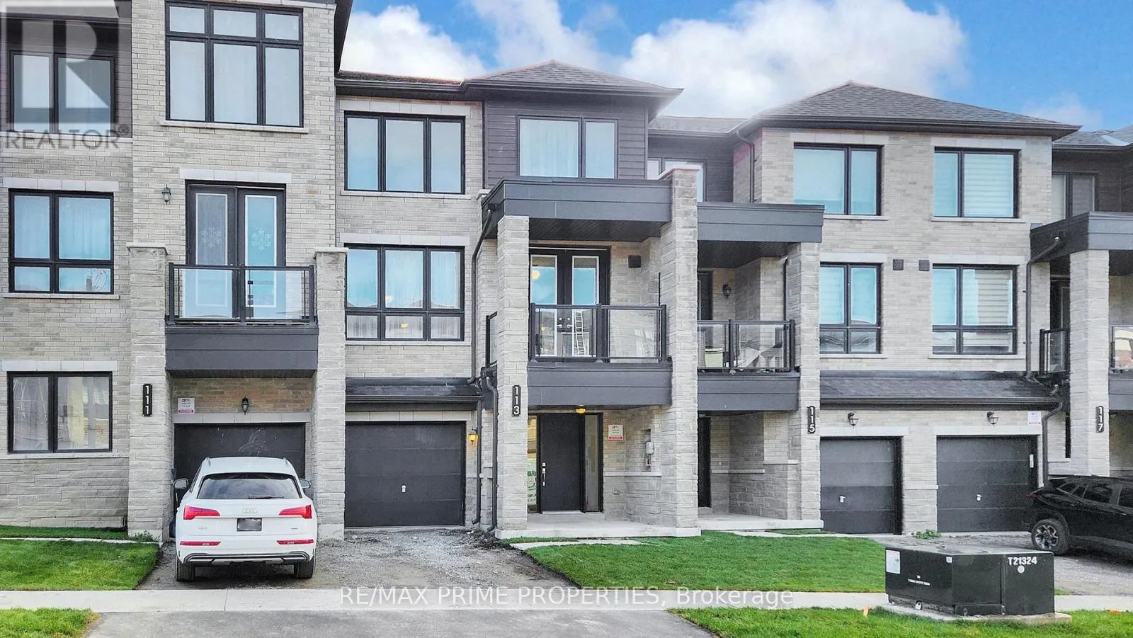 Row / Townhouse for rent: 113 Blue Forest Crescent, Barrie, Ontario L9J 0N7