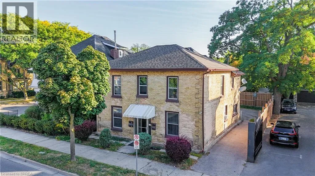 Fourplex for rent: 113 Brant Avenue, Brantford, Ontario N3T 3H4