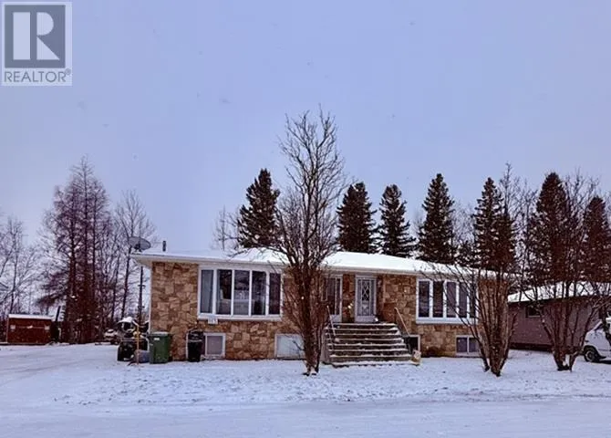 Duplex for rent: 113 Cedar Cres, Longlac, Ontario P0T 2A0