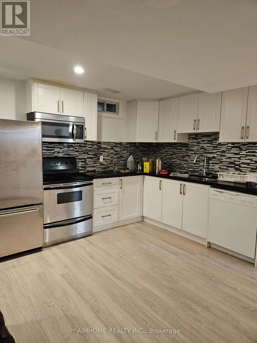 House for rent: 113 Stafford Road, Toronto, Ontario M2R 1V5