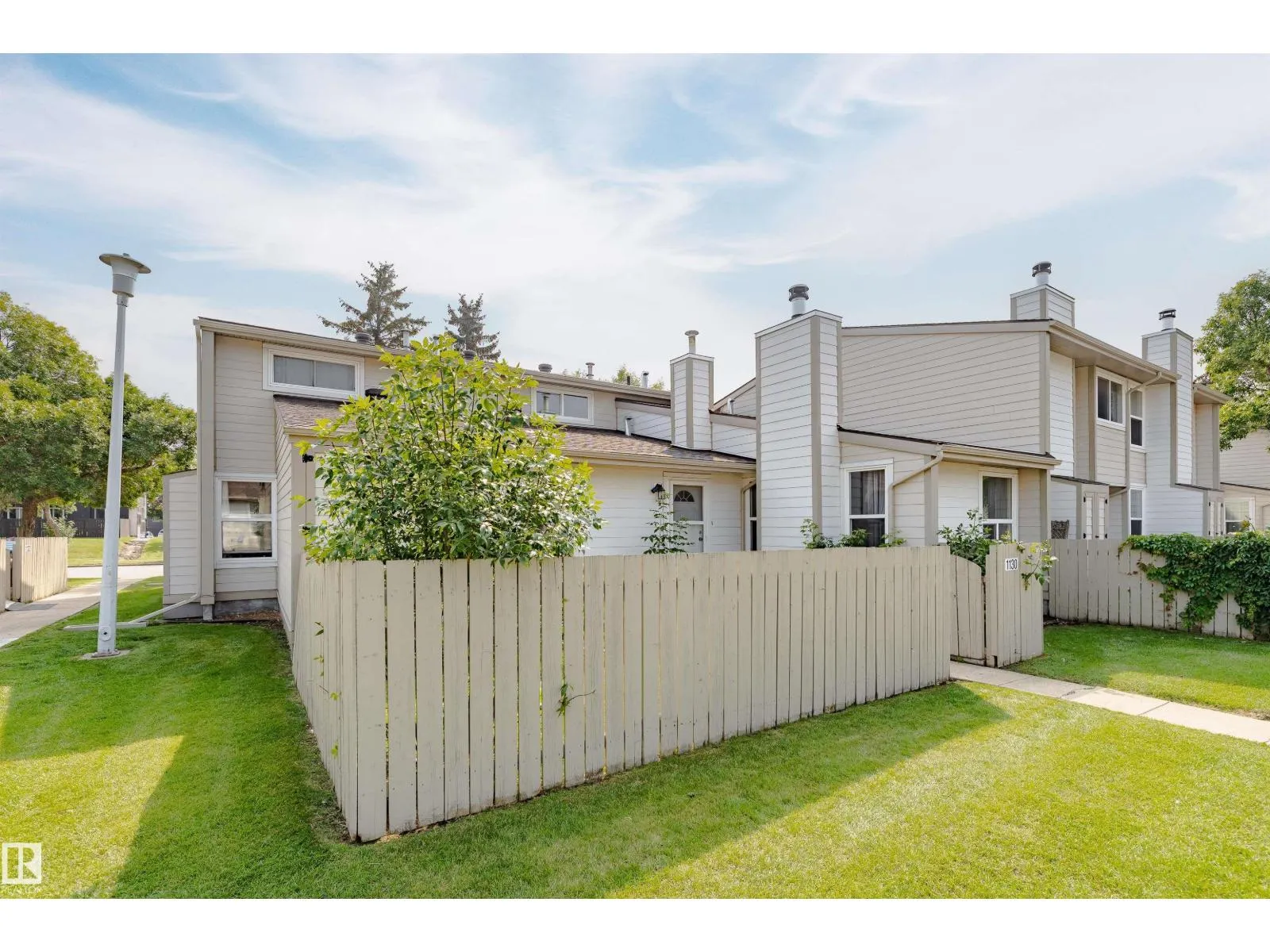 Row / Townhouse for rent: 1130 Knottwood Rd Nw, Edmonton, Alberta T6K 2J8