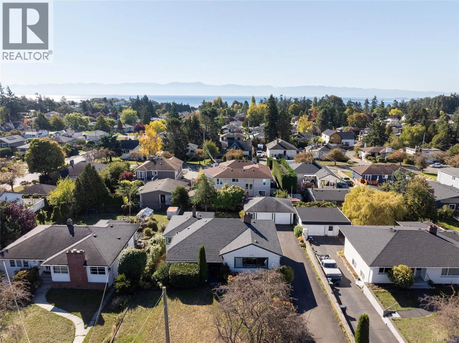 House for rent: 1131 Heald Ave, Esquimalt, British Columbia V9A 5J7