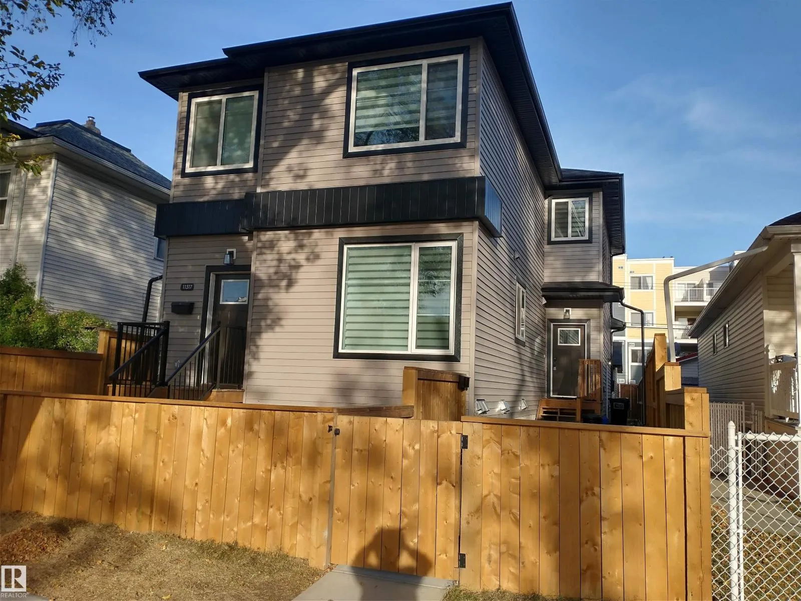 Duplex for rent: 11315 95a St Nw, Edmonton, Alberta T5G 1P2