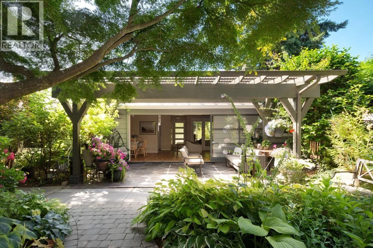 House for rent: 1132 Maplewood Crescent, North Vancouver, British Columbia V7P 1H9