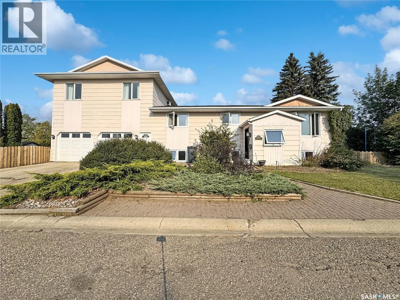 House for rent: 11345 Clark Drive, North Battleford, Saskatchewan S9A 3P6