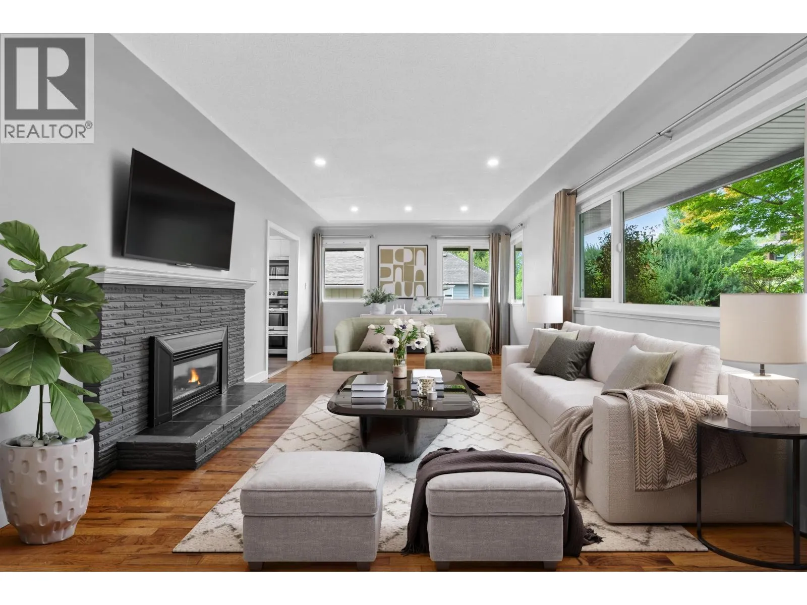 House for rent: 1137 Cloverley Street, North Vancouver, British Columbia V7L 1N7