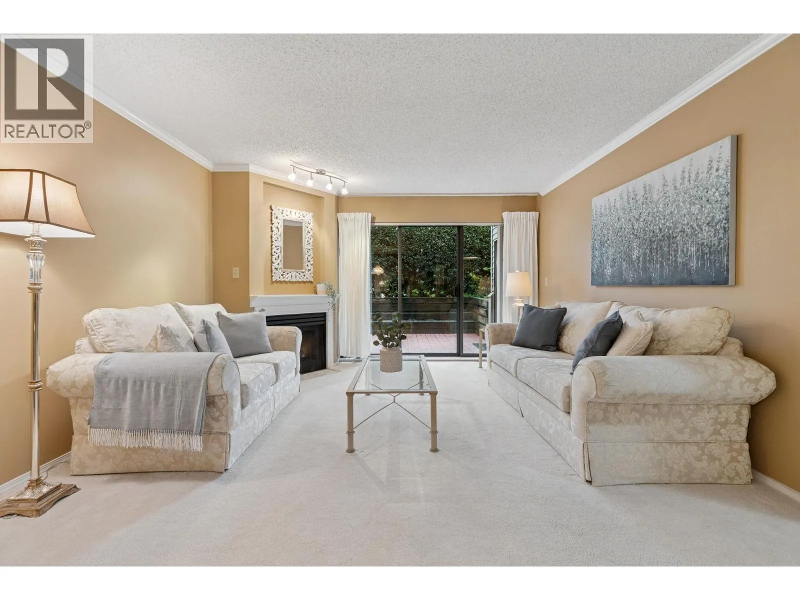 Apartment for rent: 114 2925 Glen Drive, Coquitlam, British Columbia V3B 7H9