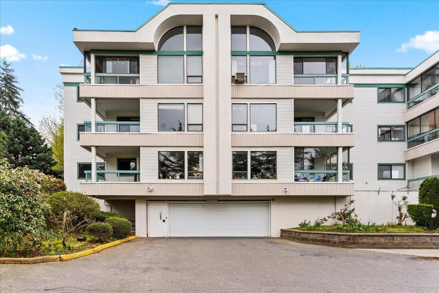 Apartment for rent: 114 33030 George Ferguson Way, Abbotsford, British Columbia V2S 6Y2