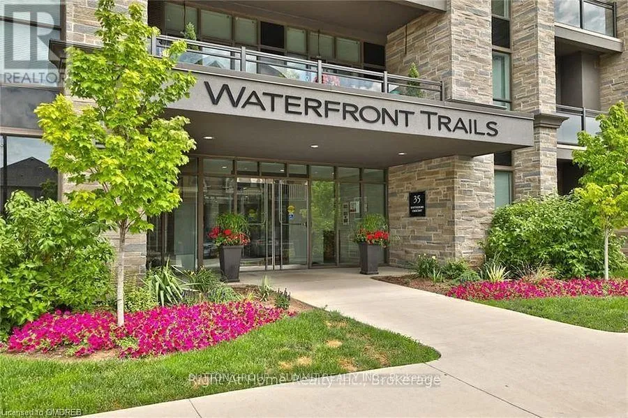 Apartment for rent: 114 - 35 Southshore Crescent, Hamilton, Ontario L8E 0J2