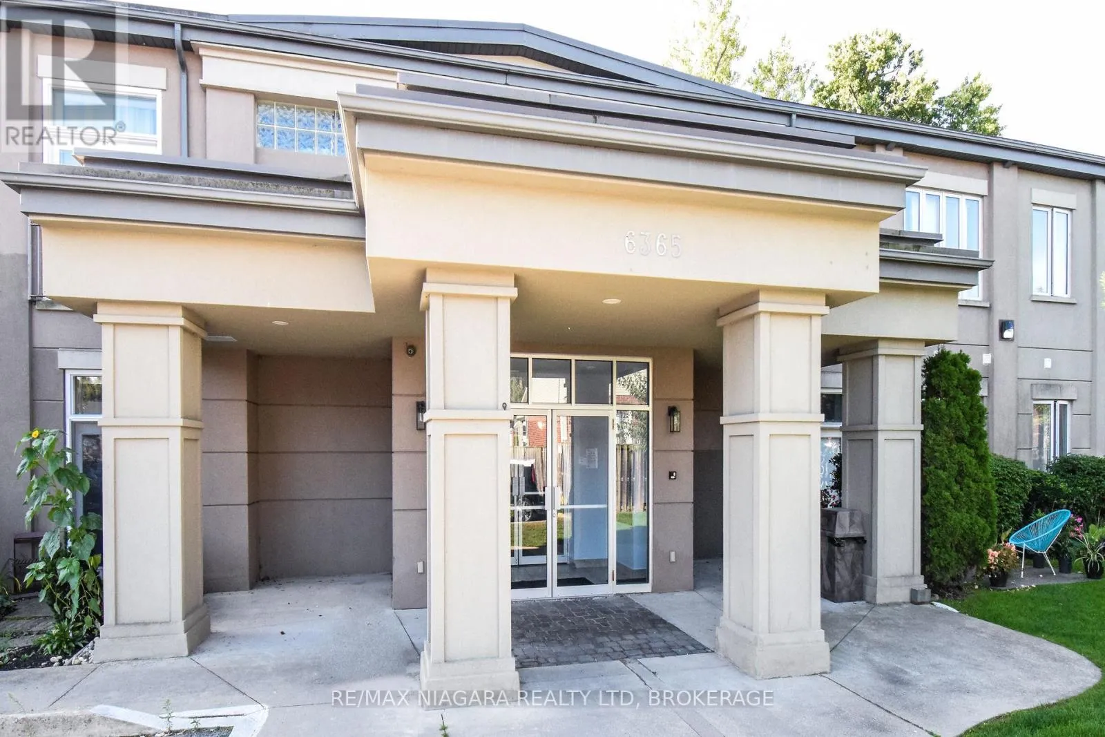 Apartment for rent: 114 - 6365 Drummond Road, Niagara Falls, Ontario L2G 4N1