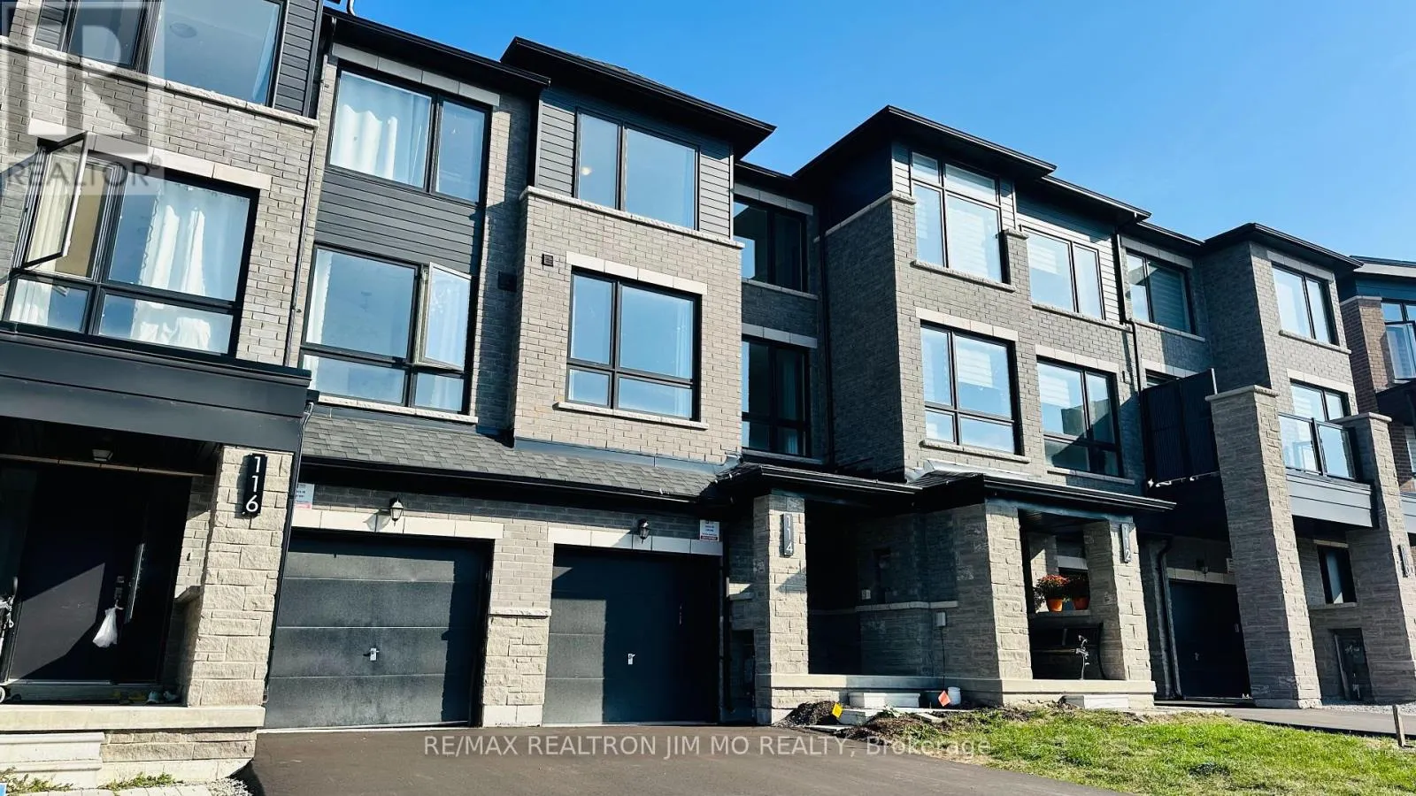 Row / Townhouse for rent: 114 Blue Forest Crescent, Barrie, Ontario L9J 0N7