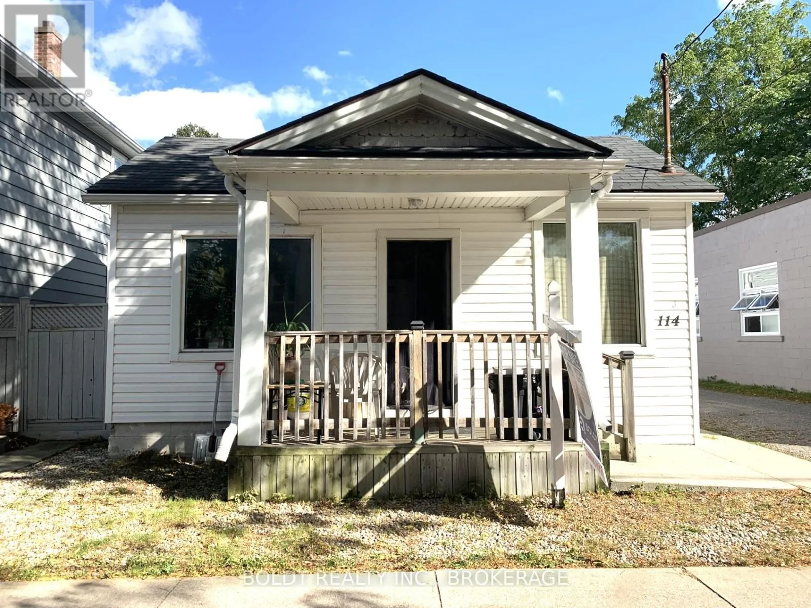 Duplex for rent: 114 Lake Street, St. Catharines, Ontario L2R 5X8