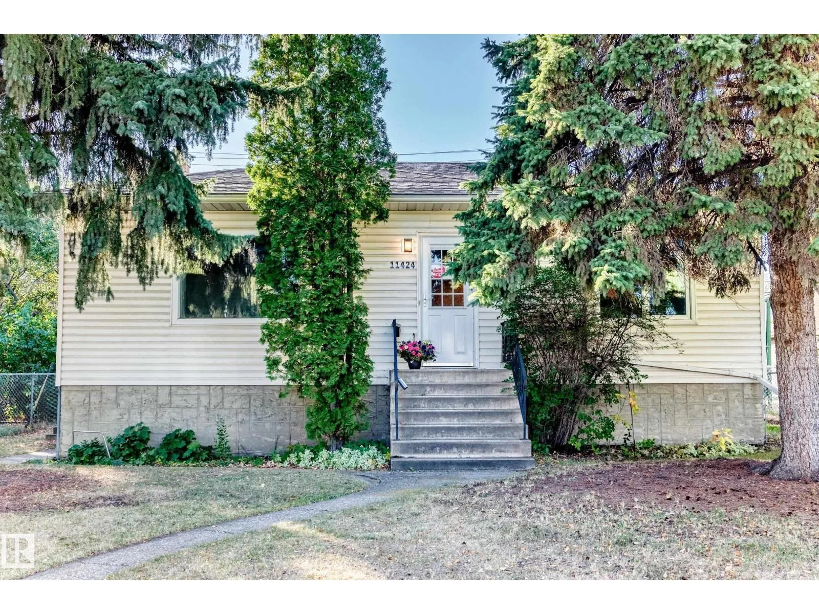 House for rent: 11424 105 St Nw, Edmonton, Alberta T5G 2M8