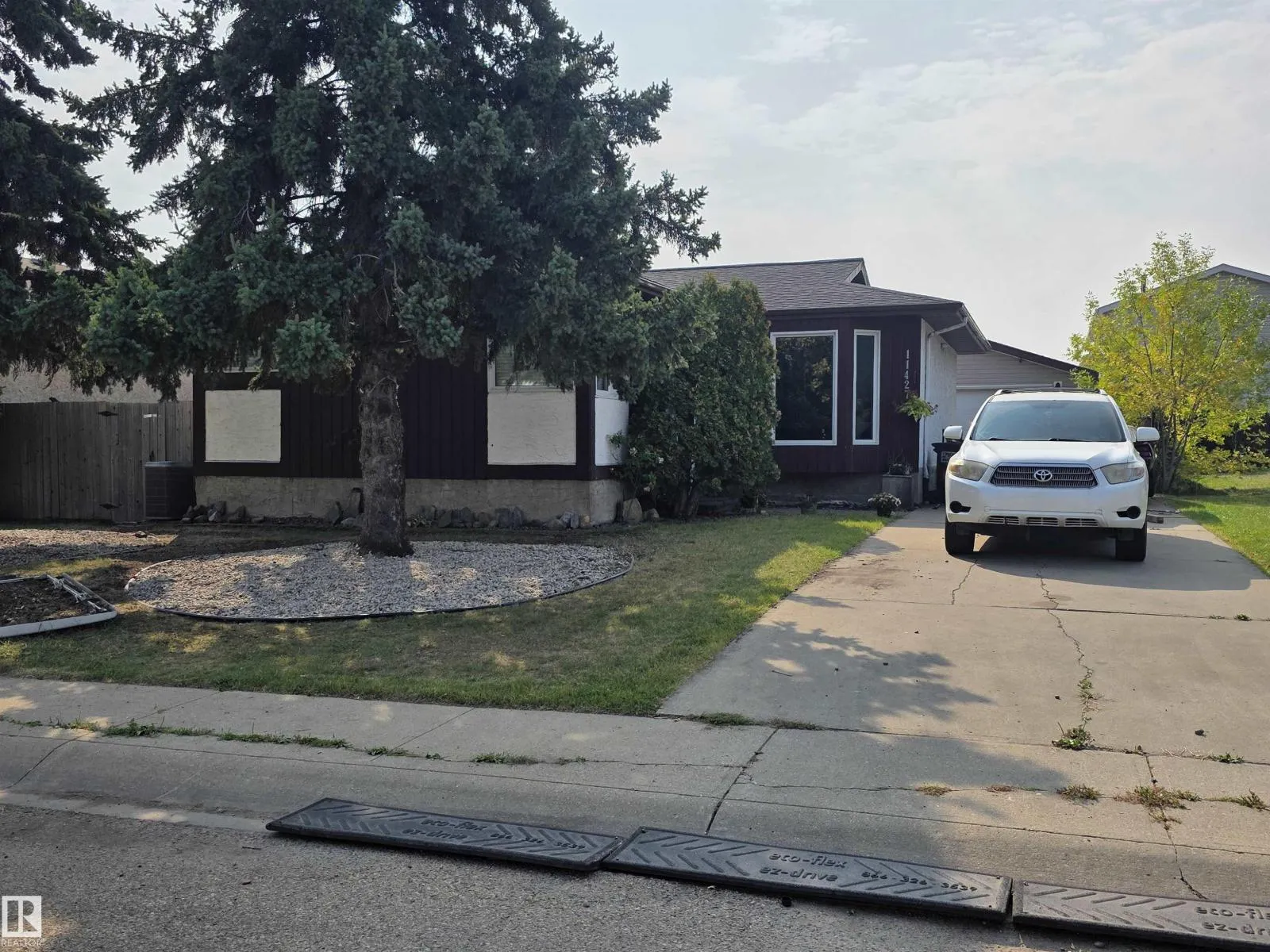 House for rent: 11427 141 Av Nw, Edmonton, Alberta T5X 3Z7