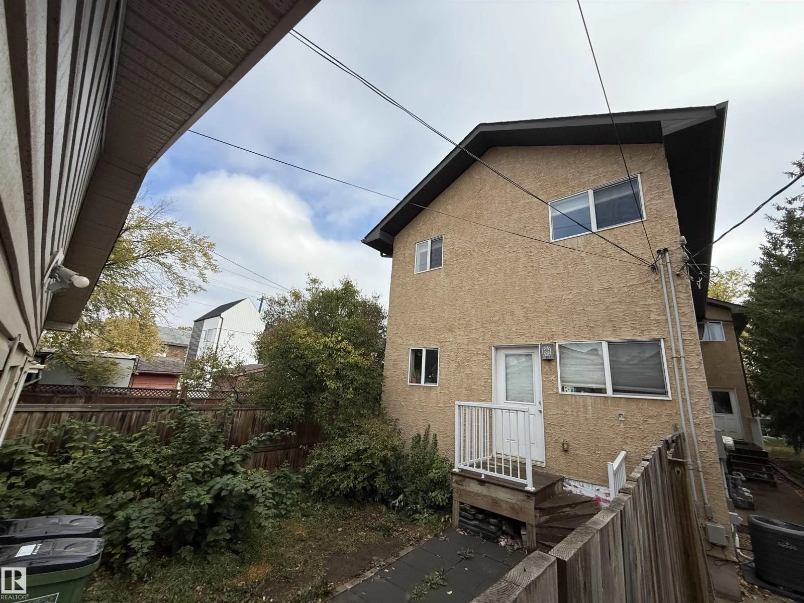 Duplex for rent: 11438 97 St Nw, Edmonton, Alberta T5G 1X5