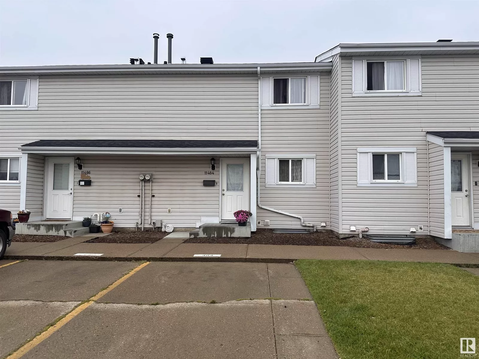 Row / Townhouse for rent: 11484 139 Av Nw, Edmonton, Alberta T5X 3L4