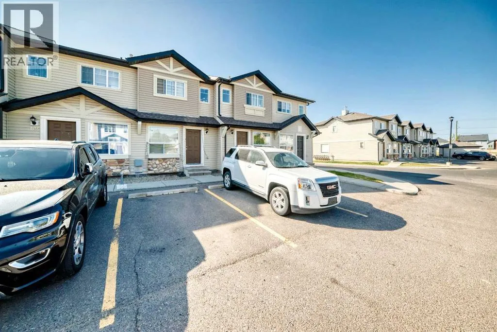 Row / Townhouse for rent: 115 Saddlebrook Point Ne, Calgary, Alberta T3J 0K3