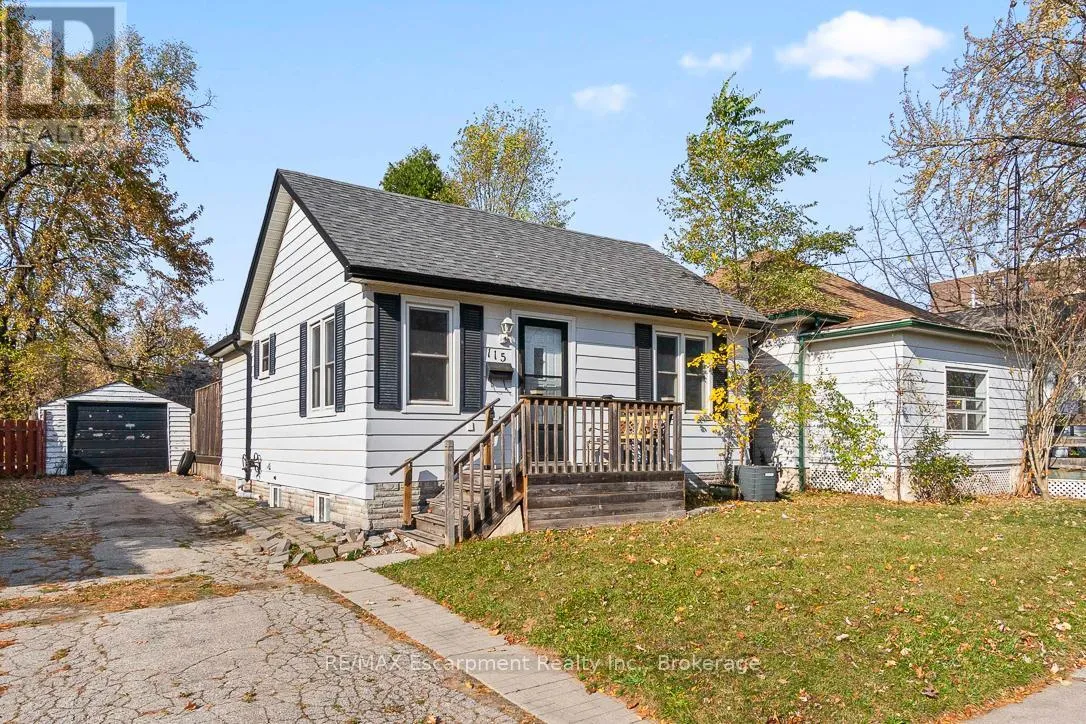 House for rent: 115 Stewart Street, Oakville, Ontario L6K 1X8