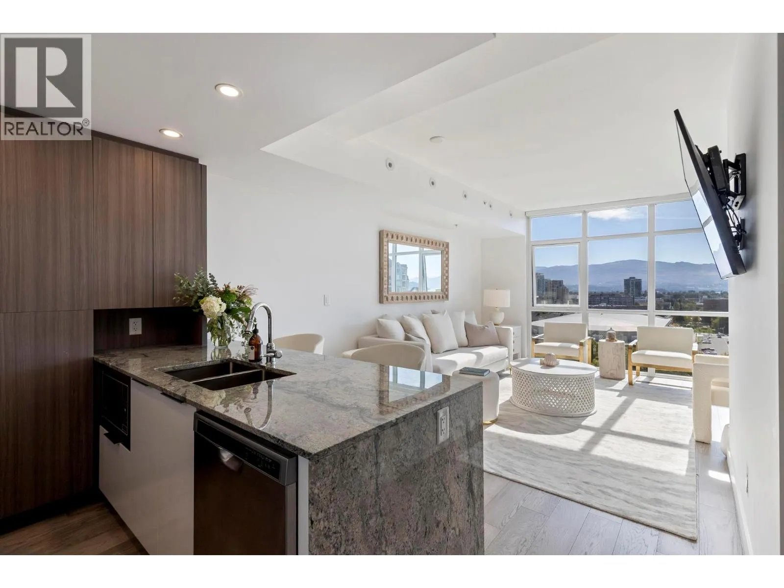 Apartment for rent: 1151 Sunset Drive Unit# 1106, Kelowna, British Columbia V1Y 0G2