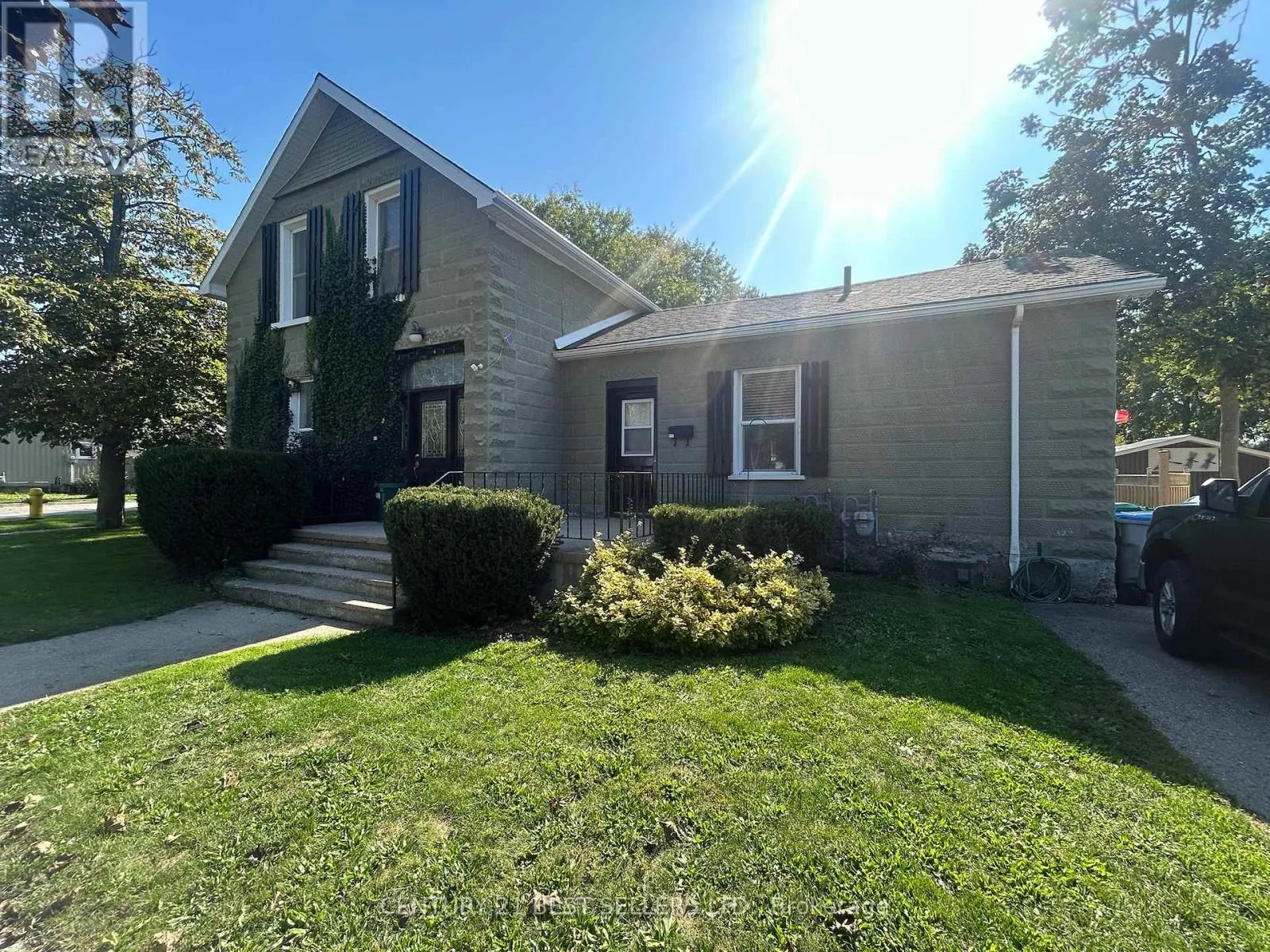 Duplex for rent: 115-117 Britannia Road W, Goderich), Ontario N7A 2B4