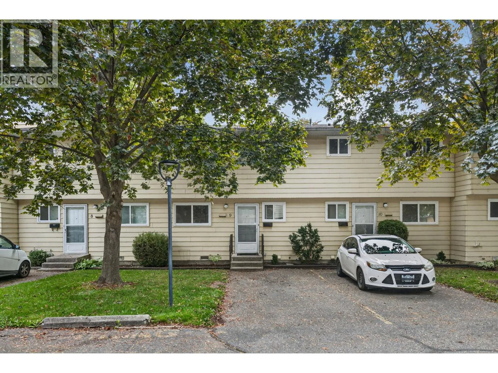 Row / Townhouse for rent: 1153 Bernard Avenue Unit# 9, Kelowna, British Columbia V1Y 6R3