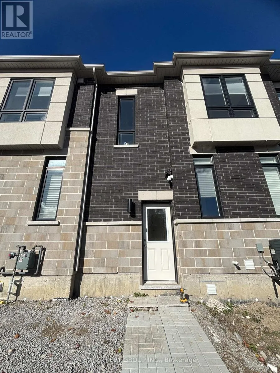 House for rent: 115b Bond Crescent, Richmond Hill, Ontario L4E 3L1