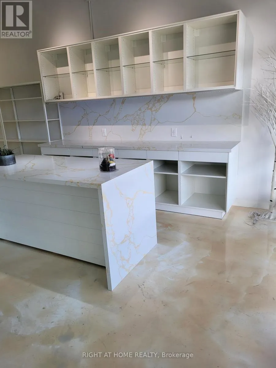 Retail for rent: 116 - 52 Scarsdale Road, Toronto, Ontario M3B 2R7