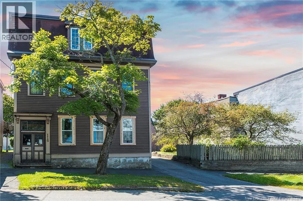 Duplex for rent: 116 Broad Street, Saint John, New Brunswick E2L 1Y6