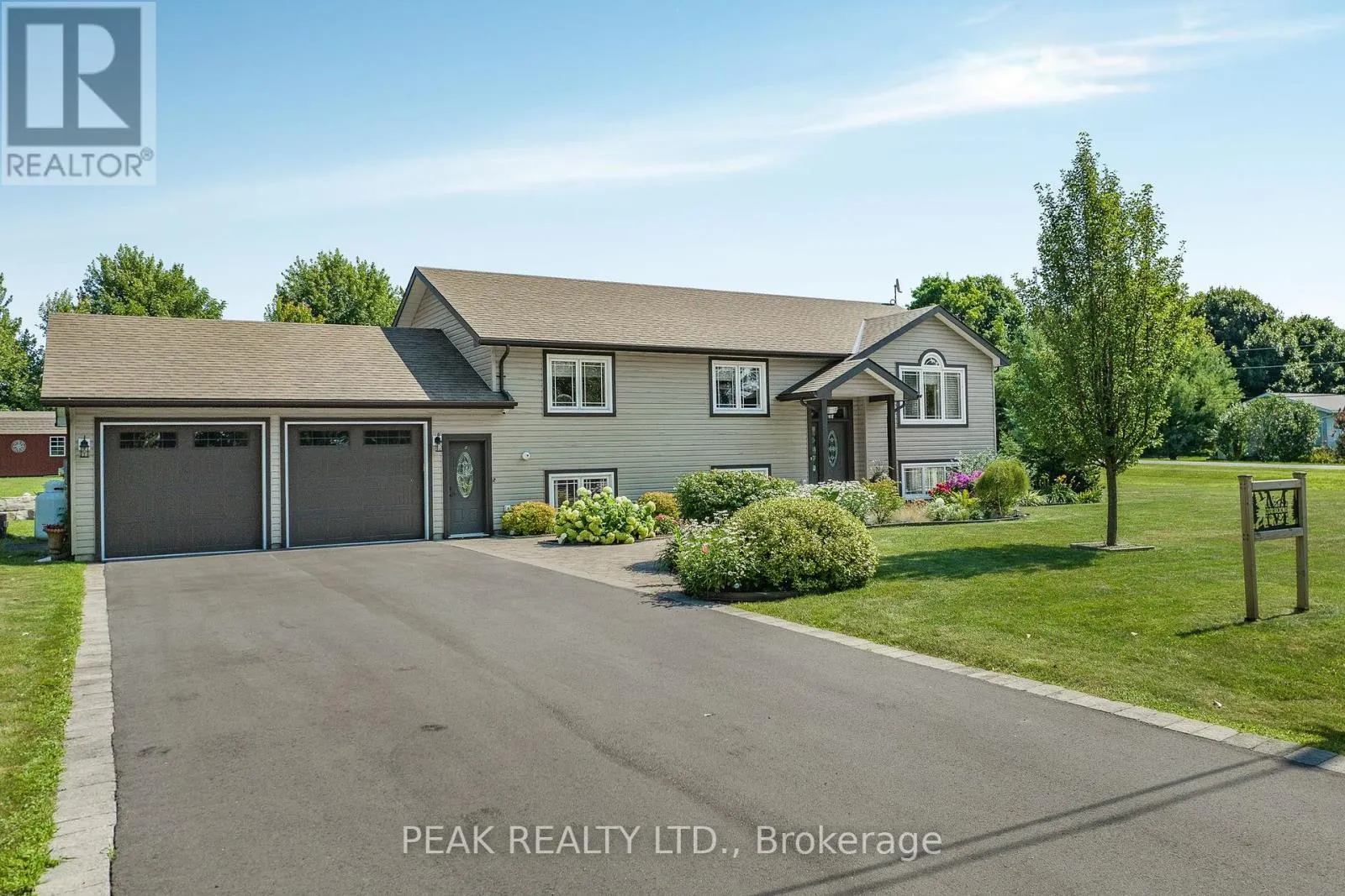 House for rent: 116 Prinyers Cove Crescent, Prince Edward County, Ontario K0K 2T0