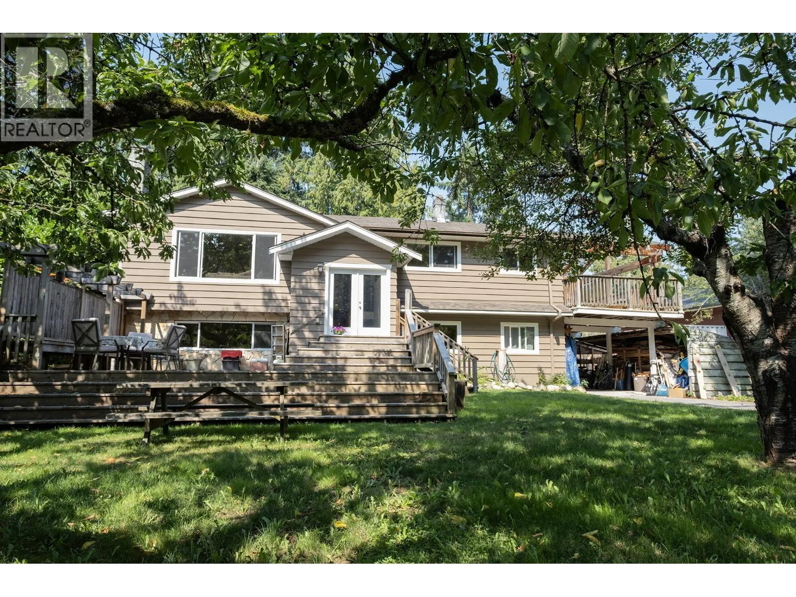 House for rent: 1160 Rosamund Road, Gibsons, British Columbia V0N 1V3