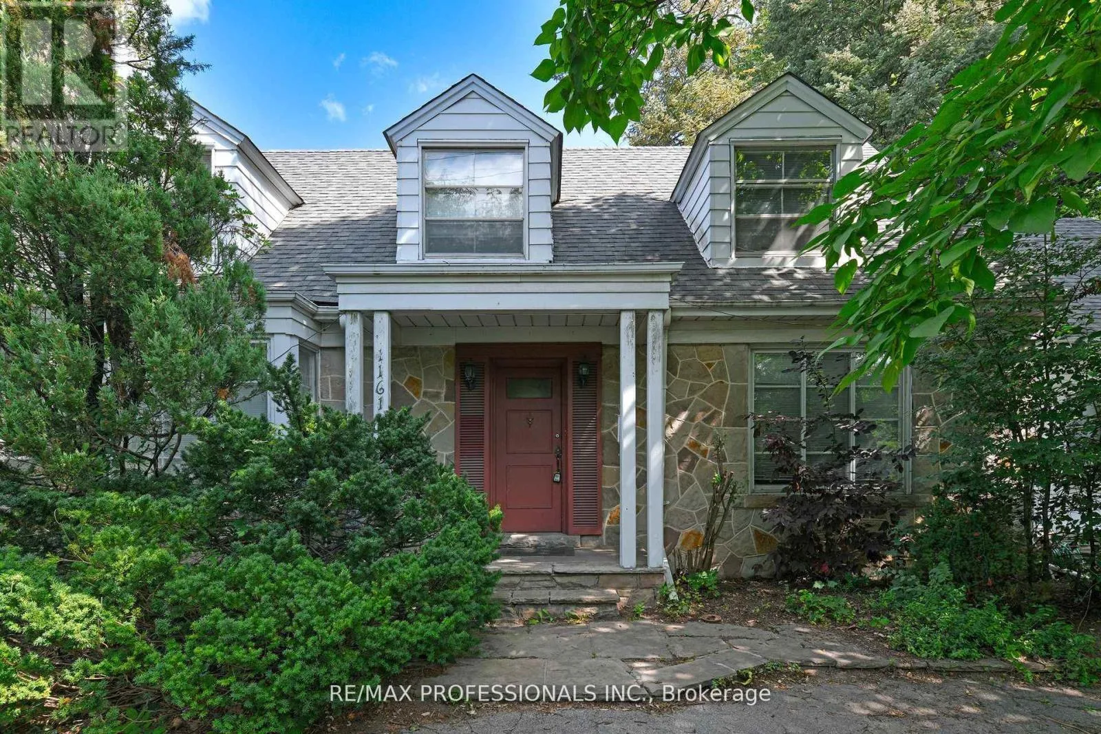 House for rent: 1161 Royal York Road, Toronto, Ontario M9A 4B2