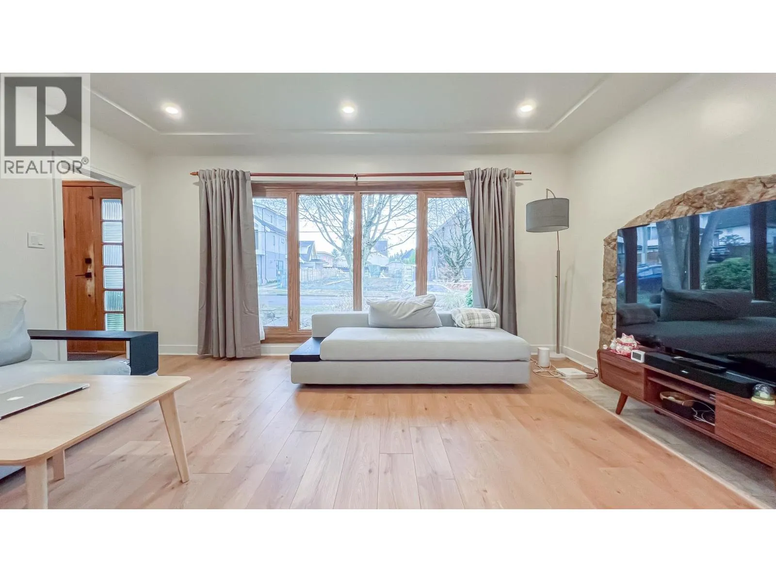 House for rent: 1165 E 26th Avenue, Vancouver, British Columbia V5V 2J8