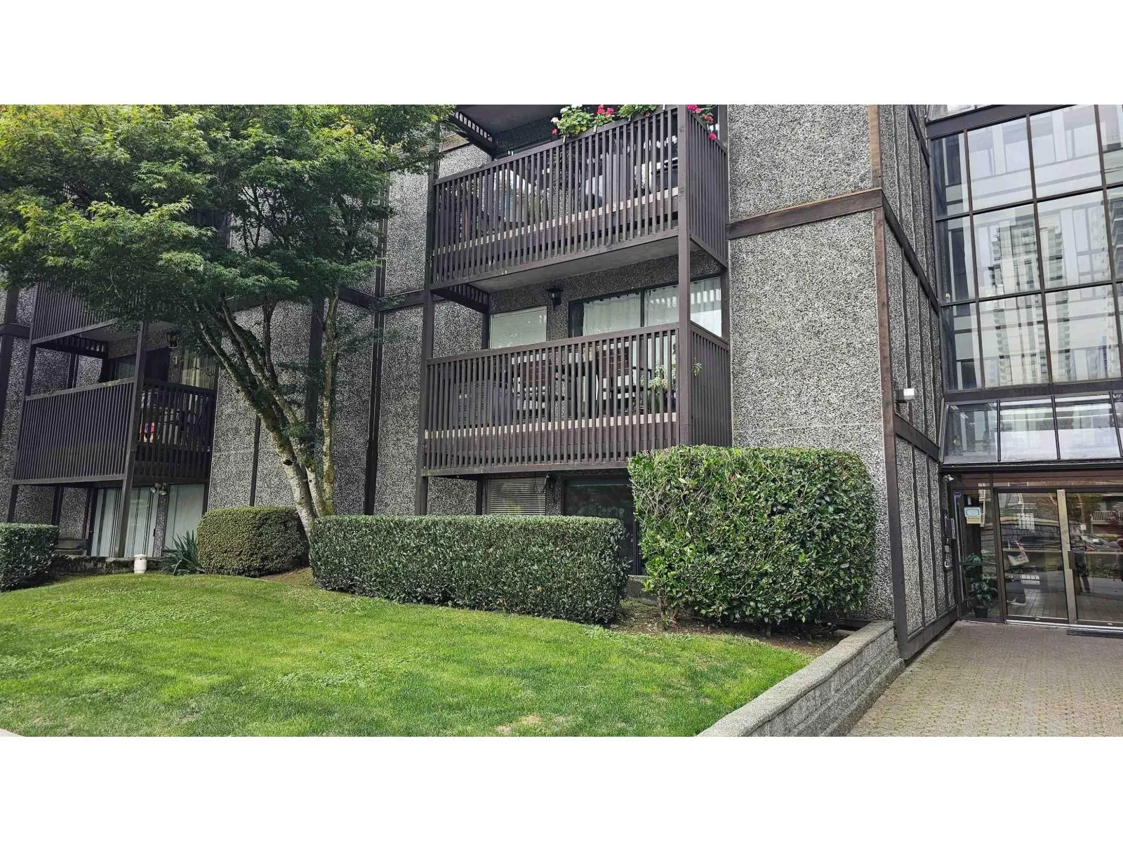 Apartment for rent: 117 13501 96 Avenue, Surrey, British Columbia V3V 7L9