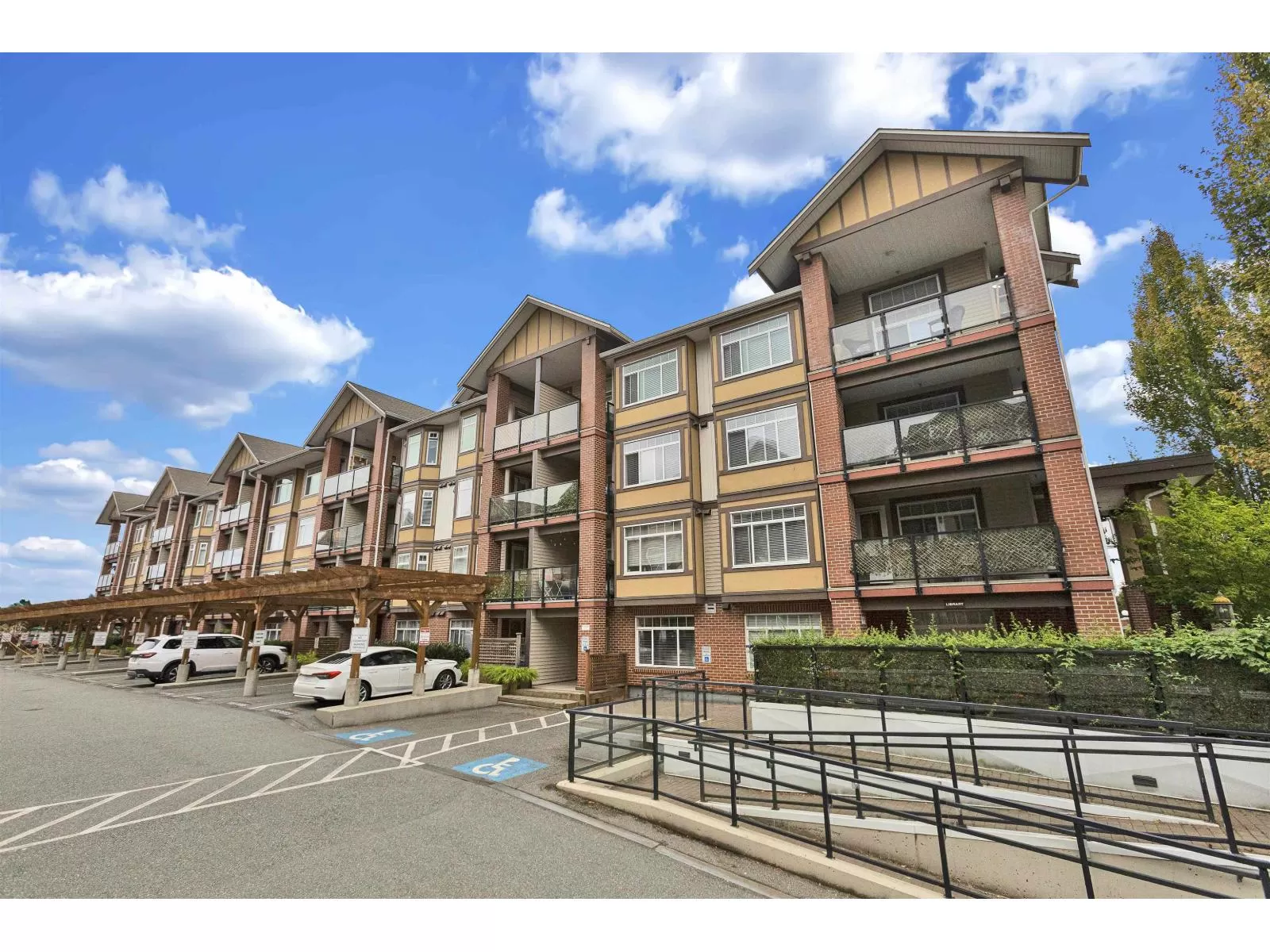 Apartment for rent: 117 5650 201a Street, Langley, British Columbia V3A 0B3