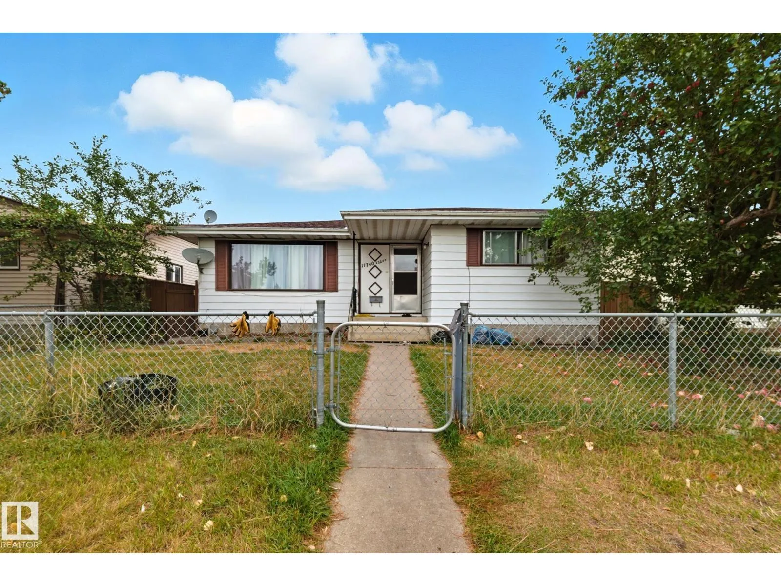 House for rent: 11740 152 Av Nw Nw, Edmonton, Alberta T5X 1S8