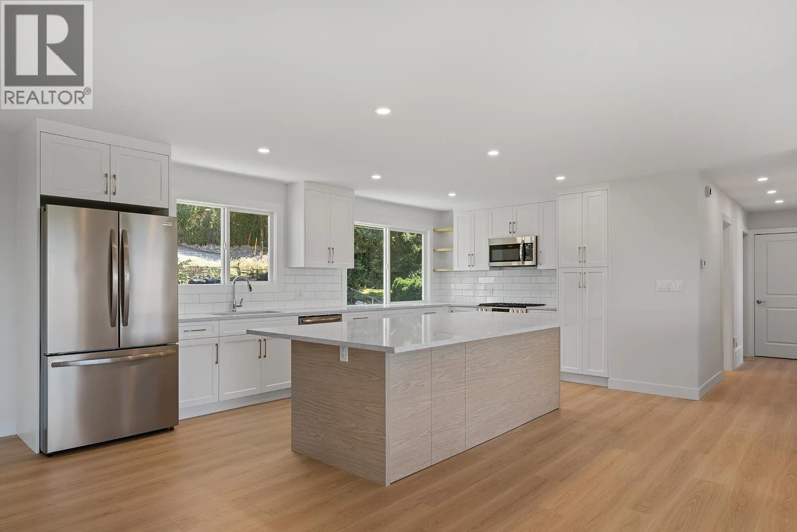 House for rent: 1175 Hillcrest Road, Kelowna, British Columbia V1P 1B7