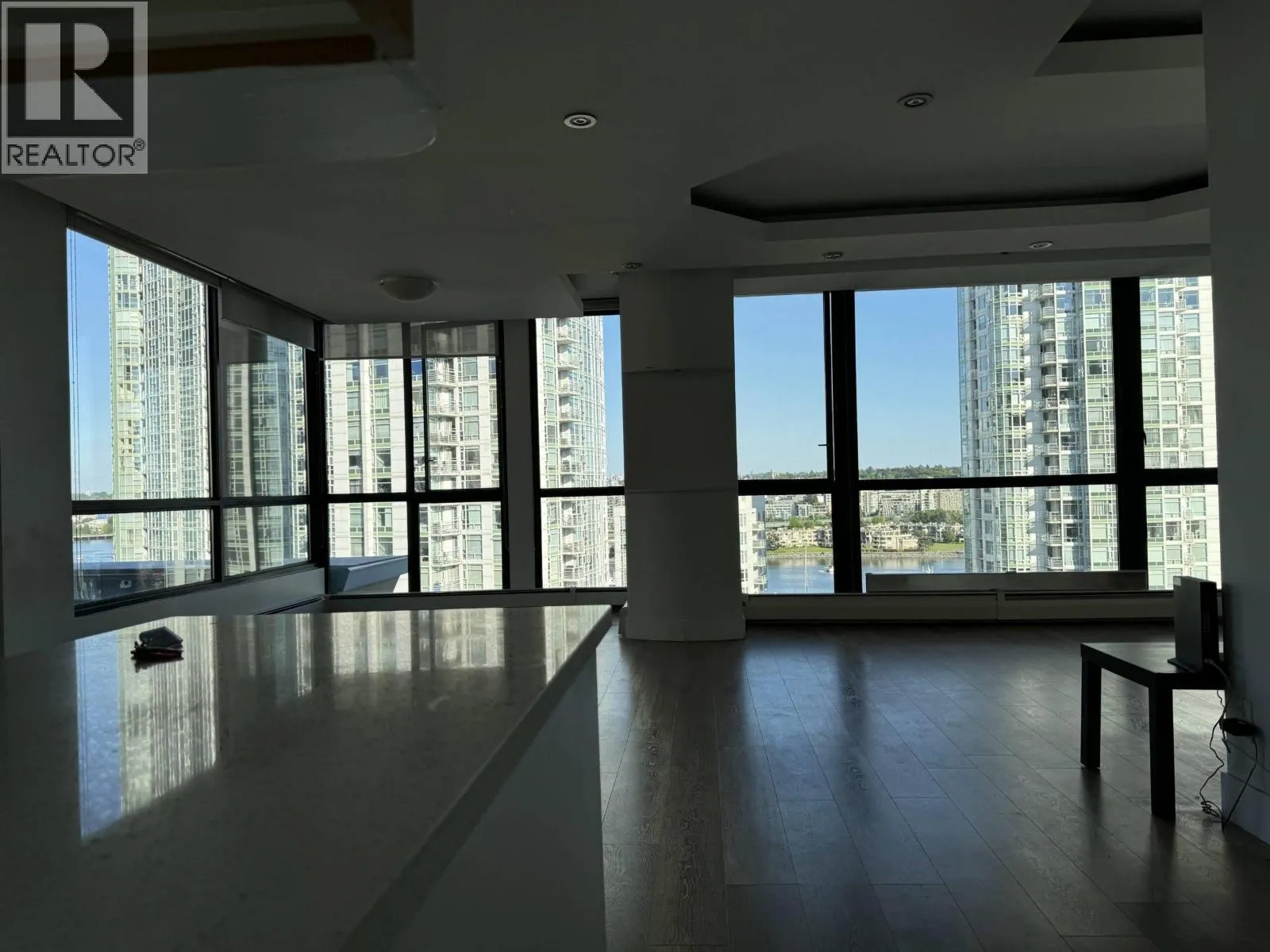 Apartment for rent: 1177 Pacific Blvd, Vancouver, British Columbia V6Z 2R8