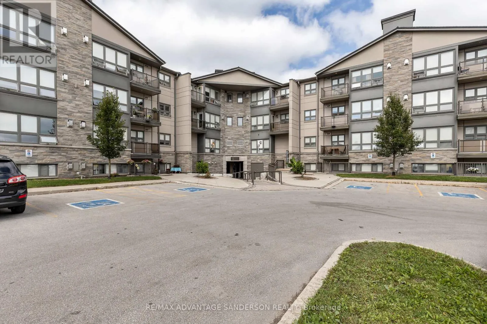 Apartment for rent: 118 - 15 Jacksway Crescent, London North, Ontario N5X 3T8