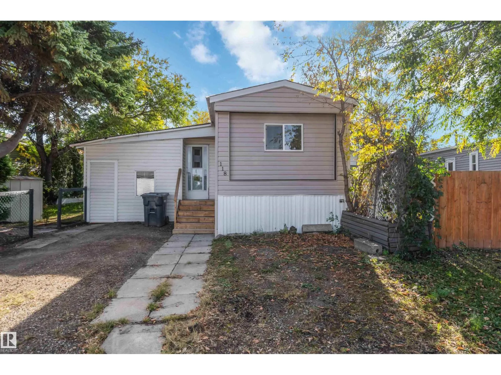 House for rent: #118 305 Calahoo Rd, Spruce Grove, Alberta T7X 3K9