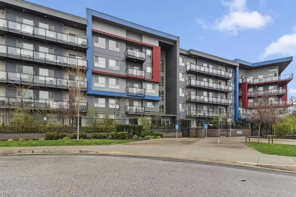 Apartment for rent: 118 5486 199a Street, Langley, British Columbia V3A 0N6