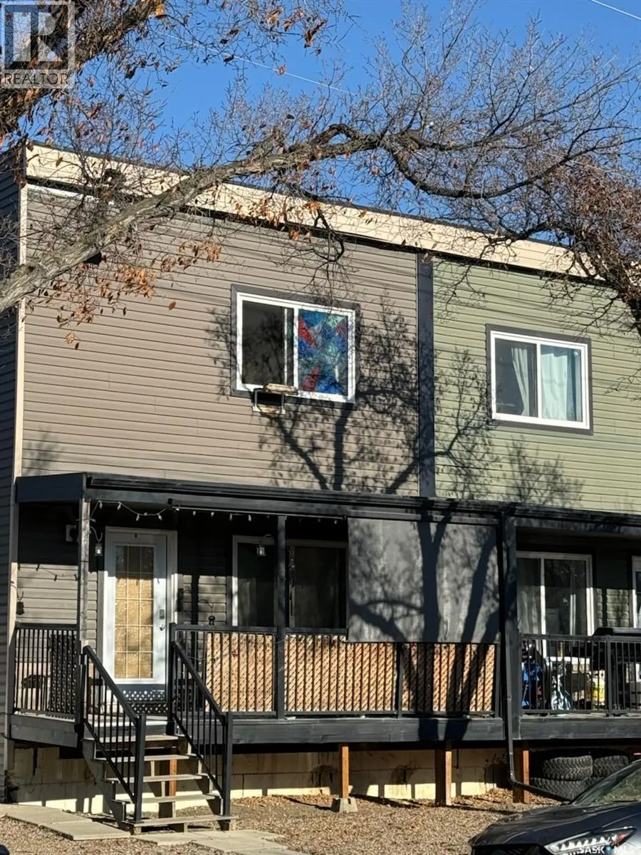 Fourplex for rent: 118 5th Avenue W, Kindersley, Saskatchewan S0L 1S0