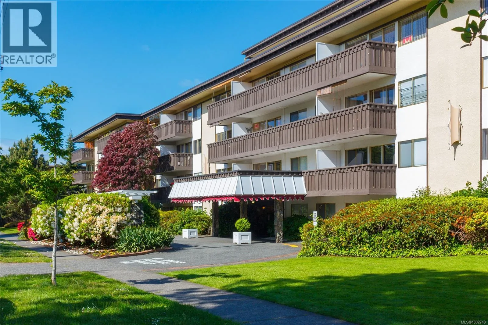 Apartment for rent: 118 964 Heywood Ave, Victoria, British Columbia V8V 2Y5