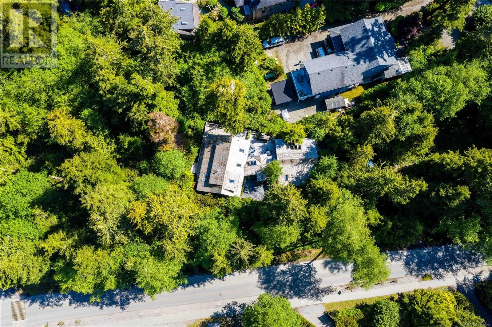 House for rent: 1180 Lynn Rd, Tofino, British Columbia V0R 2Z0